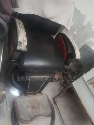 Photo - Classic Salon Chair - Vintage Style Seating for Hair Styling