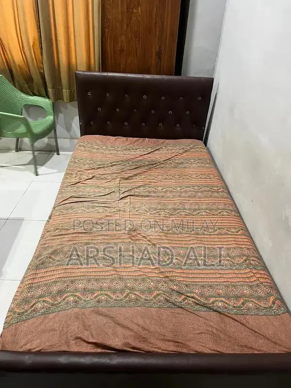 5 seter set and 1 bed single