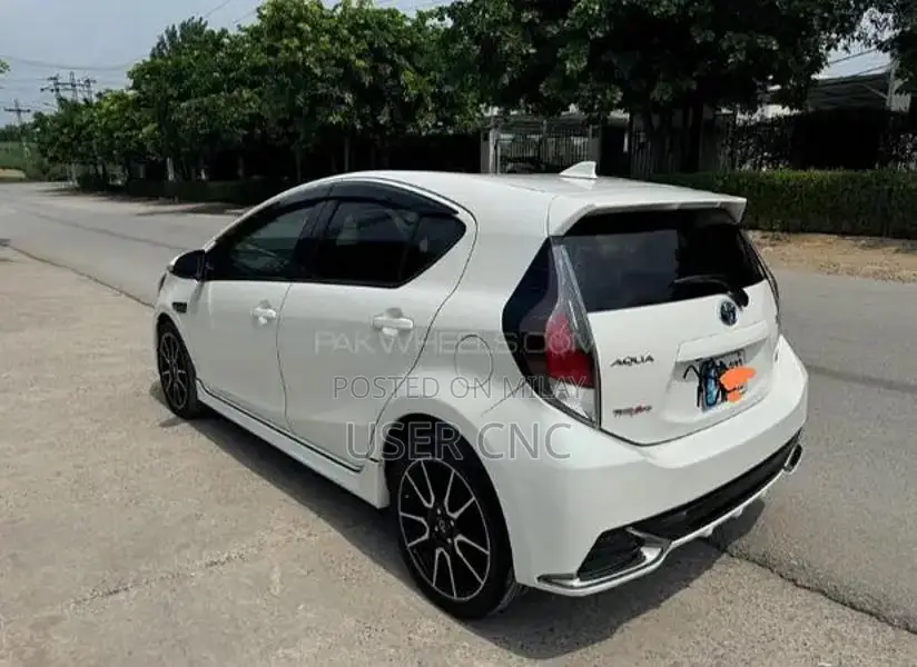 Toyota Aqua GS Hybrid Compact Hatchback 2016 Import