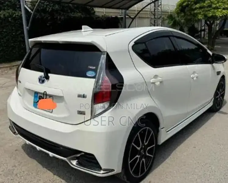 Toyota Aqua GS Hybrid Compact Hatchback 2016 Import