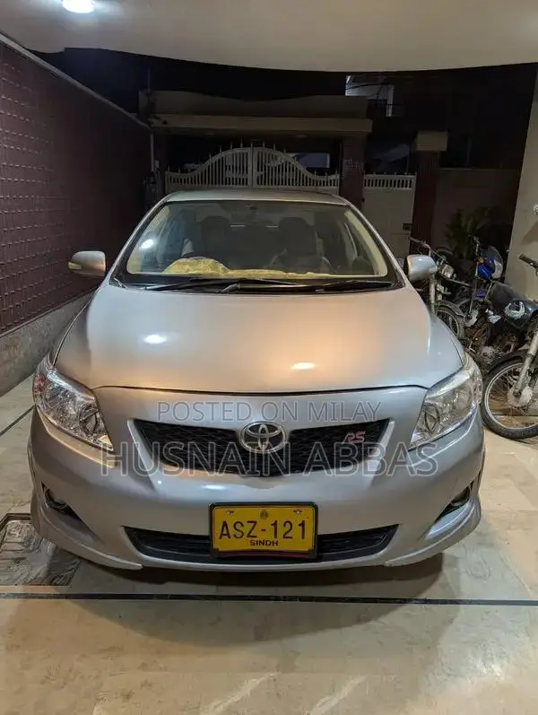 Toyota Corolla 1.3 VVTi Sedan - Efficient Compact Car