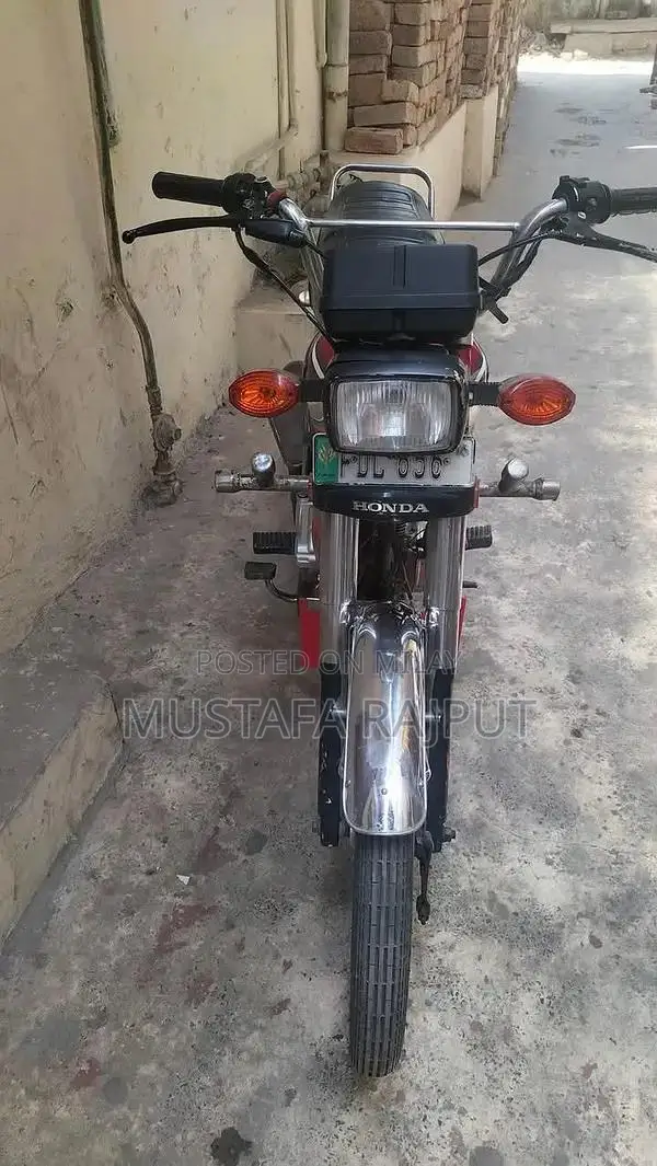 Honda 125cc Motorcycle 2016 Model - Reliable Urban Commuter