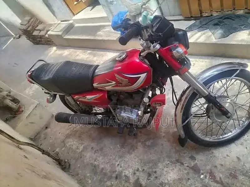 Honda 125cc Motorcycle 2016 Model - Reliable Urban Commuter