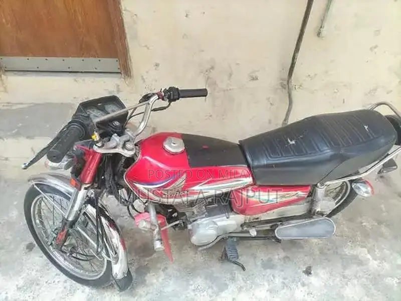 Honda 125cc Motorcycle 2016 Model - Reliable Urban Commuter