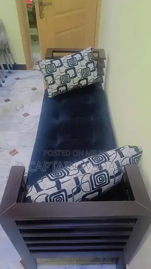 Wooden Daybed Settee - Classic Wood Sofa Bench