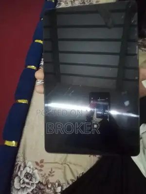 Photo - Honor Pad X9 Gaming Tablet with Glass Protection Option