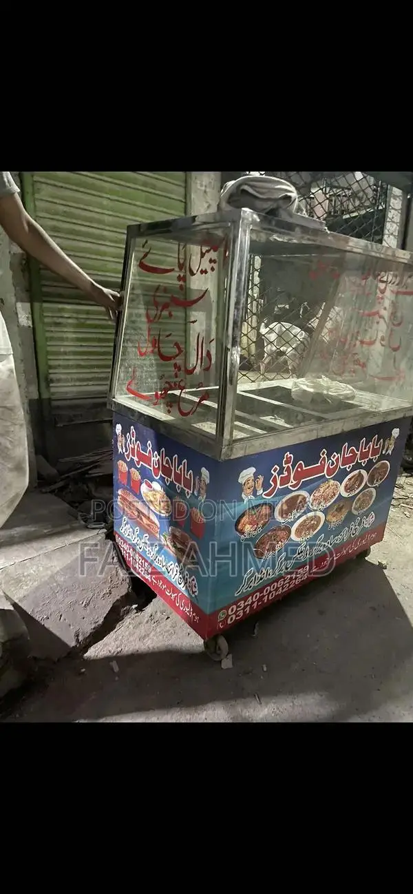 Large Steel Food Counter with 6 Dishes and Built-in Stove