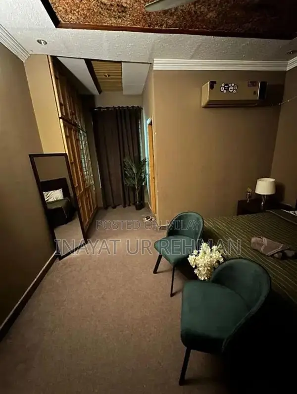 Luxury Guest Room in Toronto with Private Guard & Kitchen