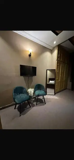 Luxury Guest Room in Toronto with Private Guard & Kitchen