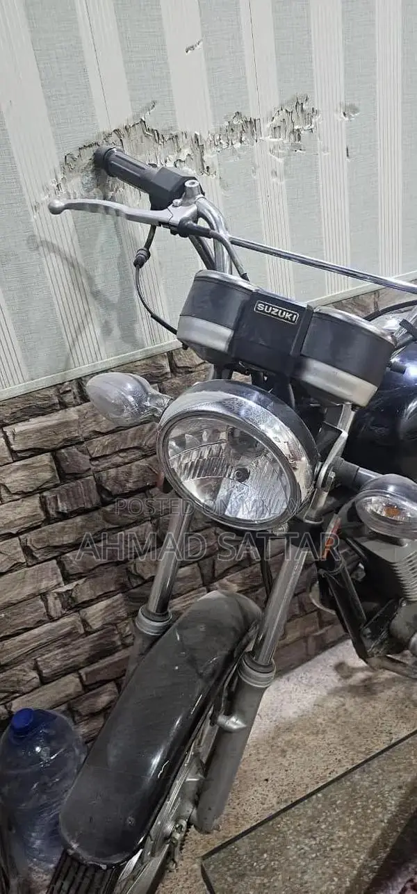 Suzuki 150GS Motorcycle - Low Mileage, Excellent Condition