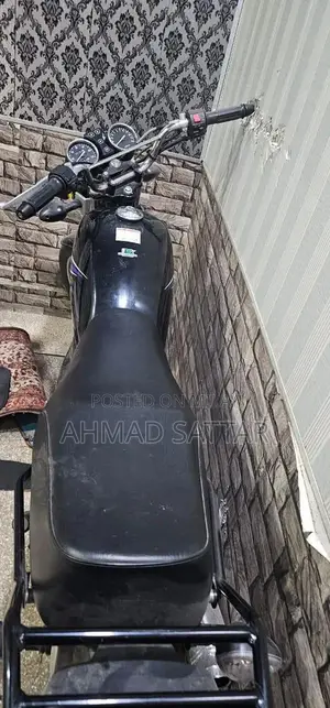 Suzuki 150GS Motorcycle - Low Mileage, Excellent Condition