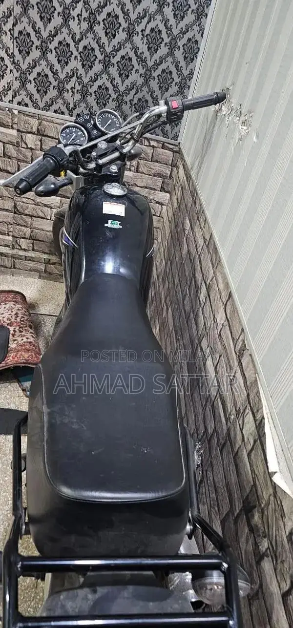 Suzuki 150GS Motorcycle - Low Mileage, Excellent Condition