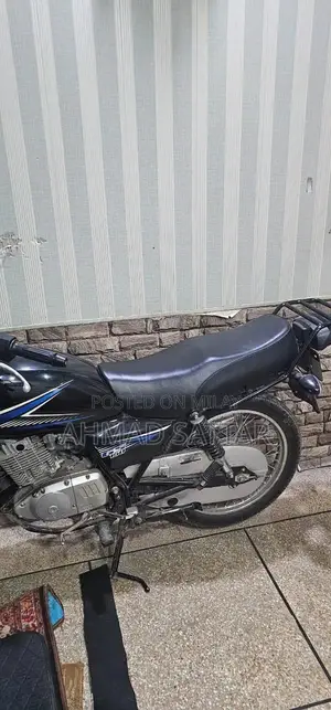 Suzuki 150GS Motorcycle - Low Mileage, Excellent Condition