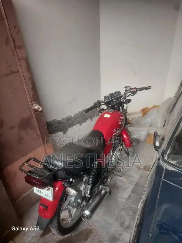 Suzuki 150 SE Motorcycle 2020 Model Low Mileage