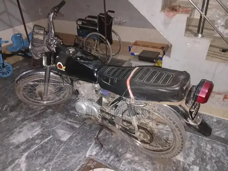 Honda 125cc Motorcycle - Red Color, Excellent Condition