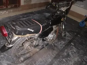 Honda 125cc Motorcycle - Red Color, Excellent Condition