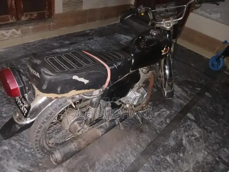 Honda 125cc Motorcycle - Red Color, Excellent Condition