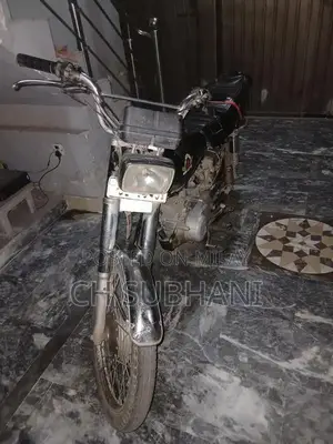 Honda 125cc Motorcycle - Red Color, Excellent Condition