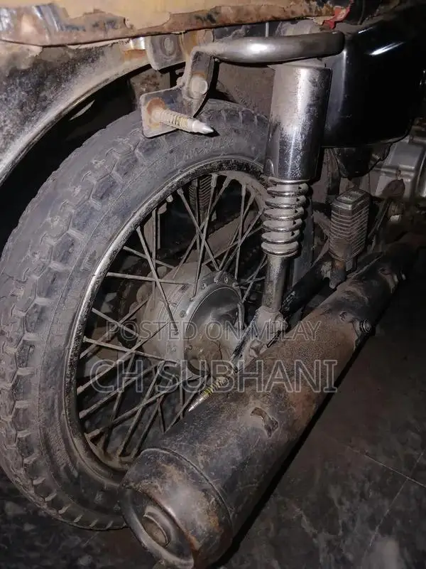 Honda 125cc Motorcycle - Red Color, Excellent Condition