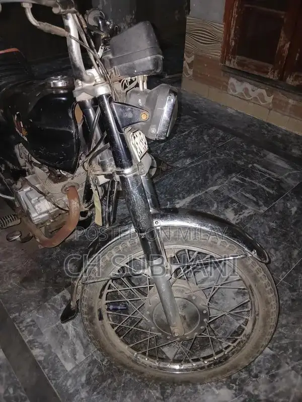 Honda 125cc Motorcycle - Red Color, Excellent Condition