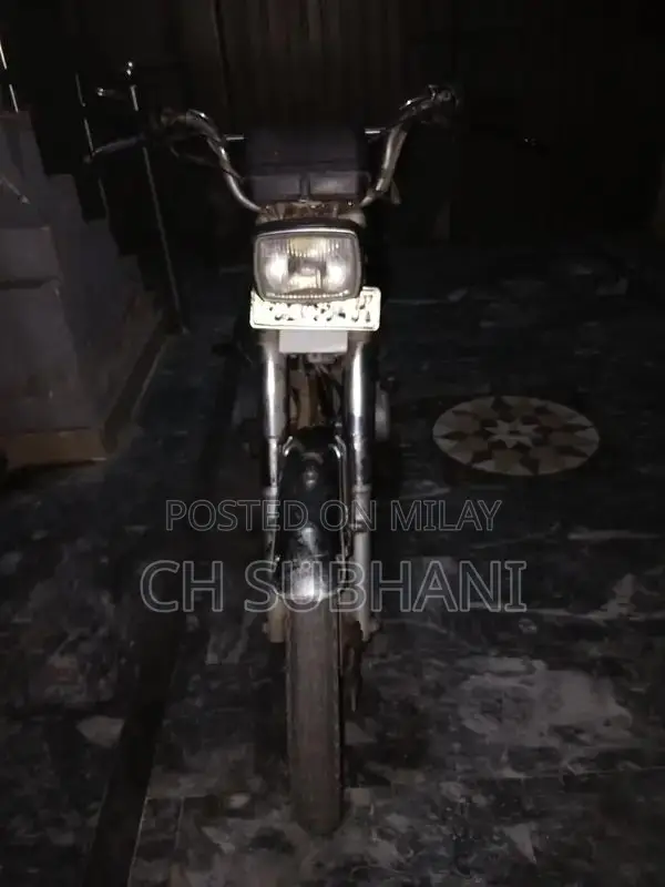 Honda 125cc Motorcycle - Red Color, Excellent Condition