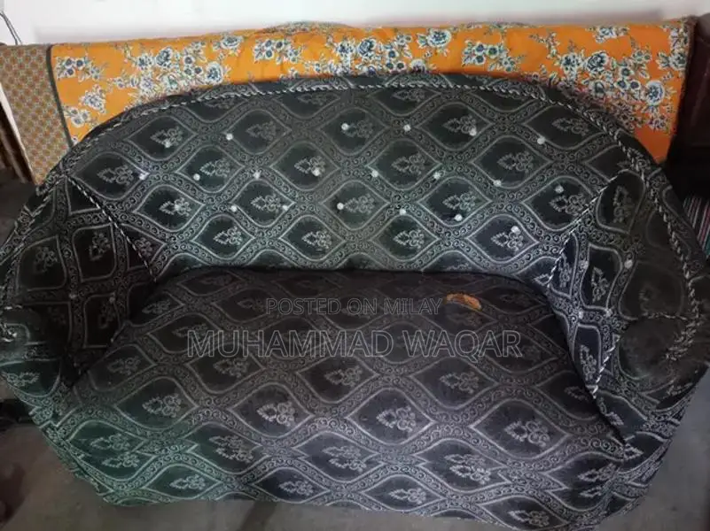 3000 ka sofa or 3000 ka table Hoga seriousl buyers he rabta kra