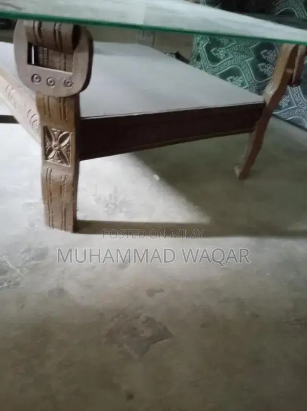 3000 ka sofa or 3000 ka table Hoga seriousl buyers he rabta kra