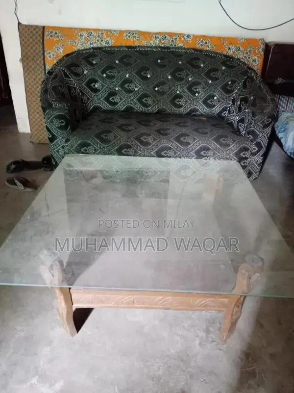 3000 ka sofa or 3000 ka table Hoga seriousl buyers he rabta kra
