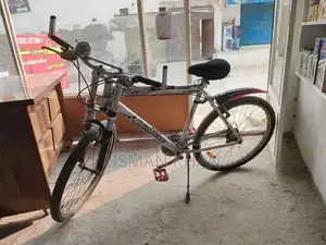 Lightweight Aluminium Bicycle - Versatile Urban Cycling