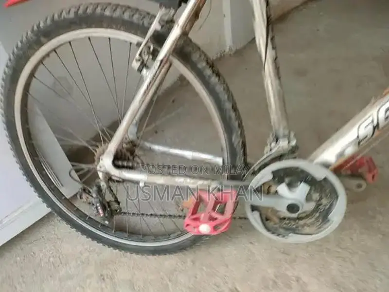 Lightweight Aluminium Bicycle - Versatile Urban Cycling