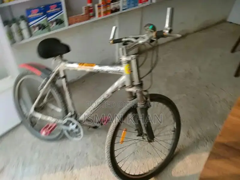 Lightweight Aluminium Bicycle - Versatile Urban Cycling