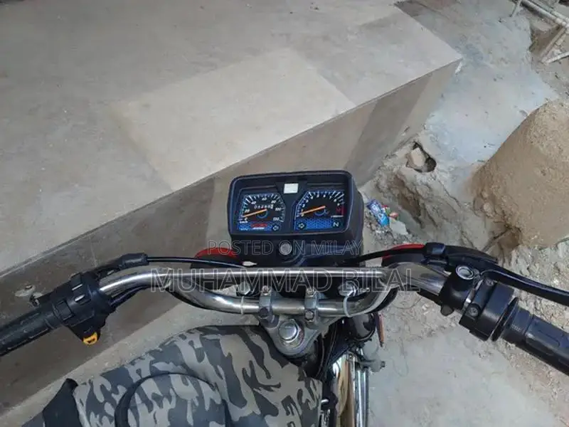 UD 125 Motorcycle - Original Condition with New Tires