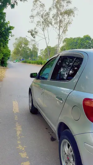 Photo - Toyata Vitz 2002 Model