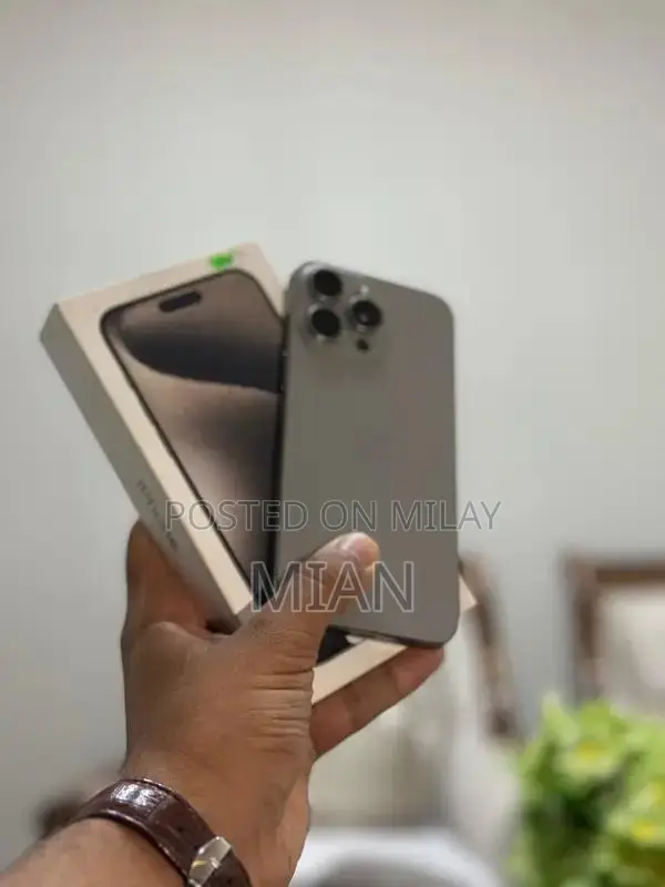 iphone 15 pro max waterpack 256 GB 86 Health with box 10by10