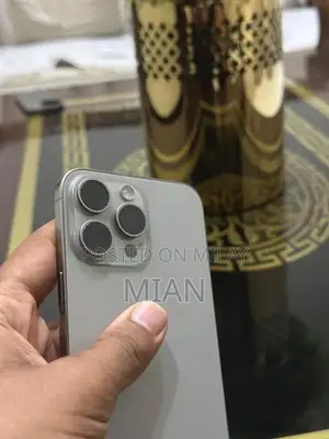 iphone 15 pro max waterpack 256 GB 86 Health with box 10by10