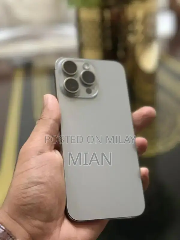 iphone 15 pro max waterpack 256 GB 86 Health with box 10by10