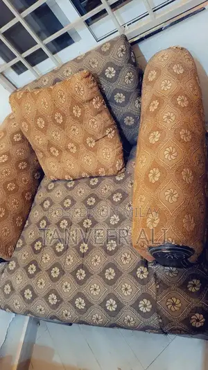 Photo - 6-Seater Living Room Sofa Set in Good Condition