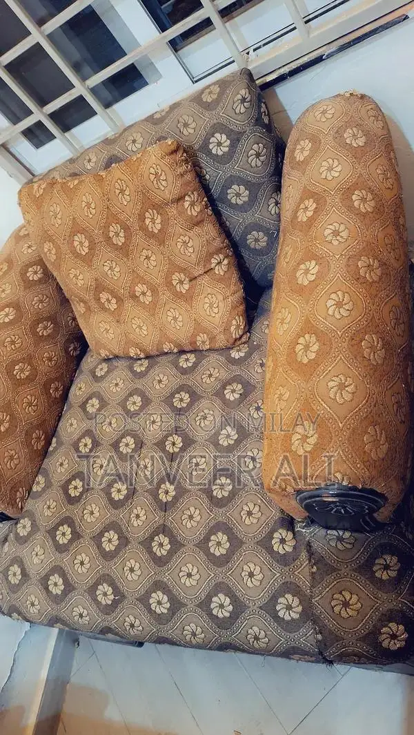 6-Seater Living Room Sofa Set in Good Condition