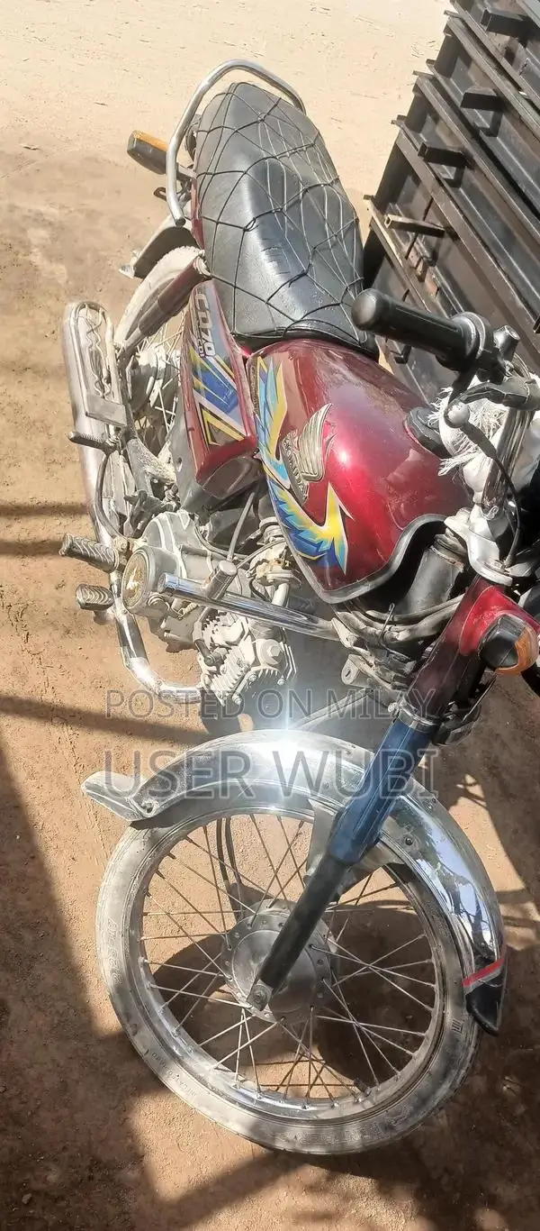 Honda CD 70 Motorcycle - Reliable Single-Cylinder Bike