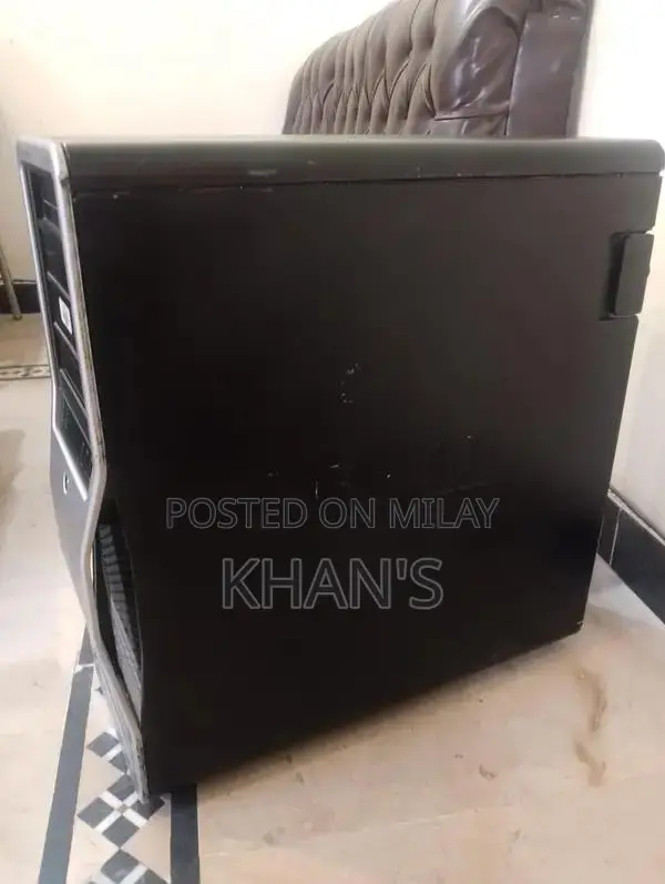 Gaming PC with monitor details mentioned