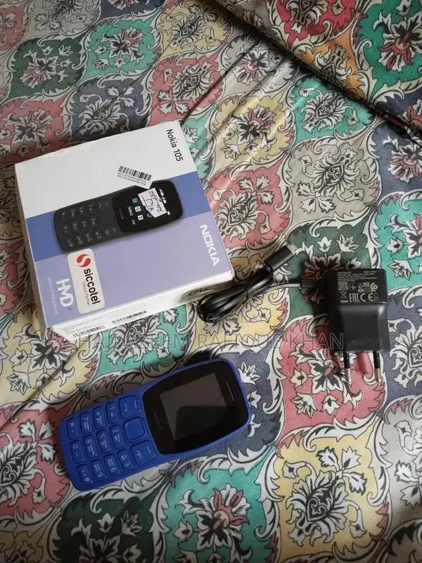 Compact Nokia Mobile Phone with Basic Connectivity