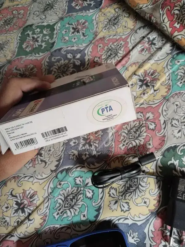 Compact Nokia Mobile Phone with Basic Connectivity