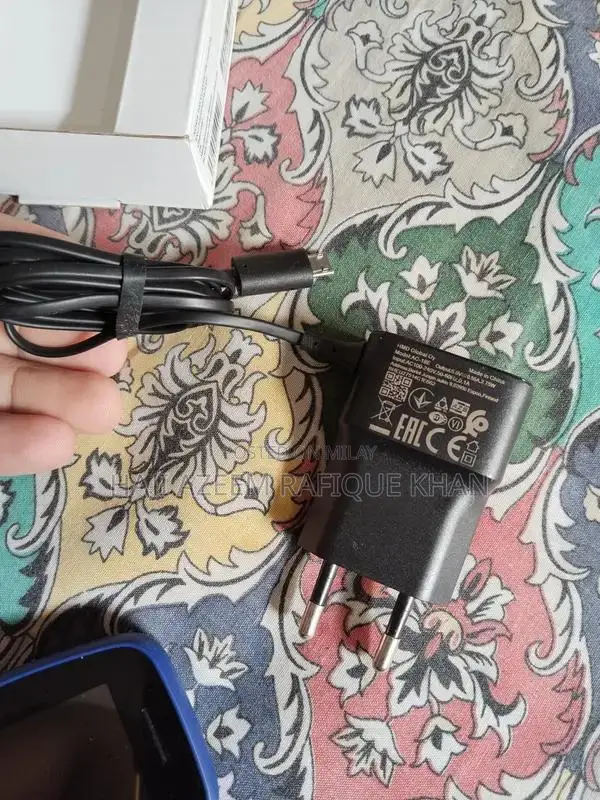 Compact Nokia Mobile Phone with Basic Connectivity