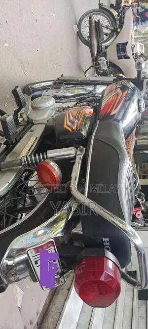 Photo - Honda 125cc Motorcycle - Performance-Oriented Compact Bike