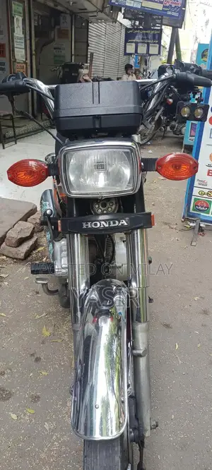 Honda 125cc Motorcycle - Performance-Oriented Compact Bike