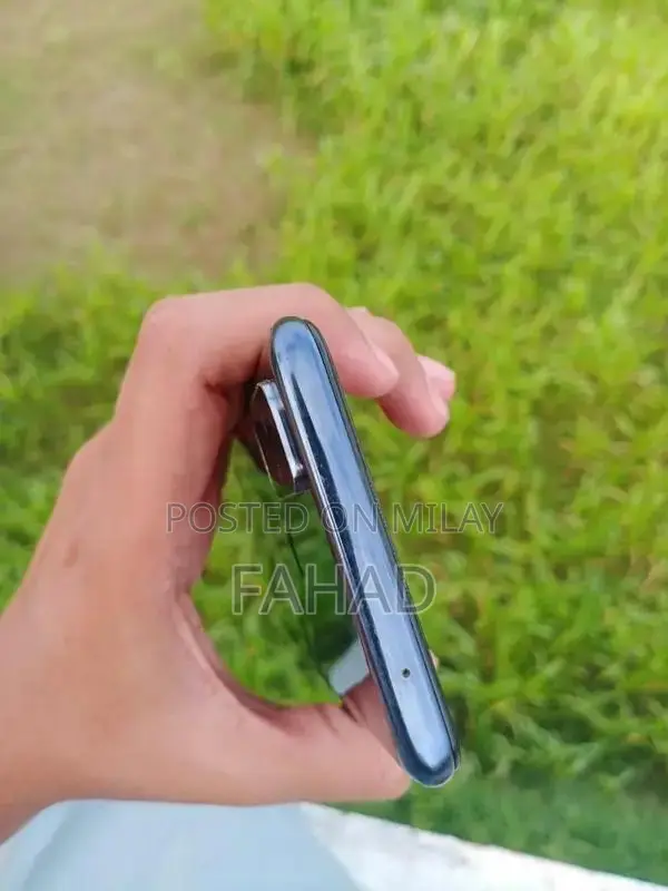 Nord 10 5G Smartphone - 6GB RAM, 128GB Storage, Minor Glass Crack