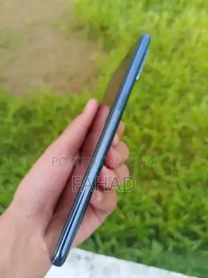 Nord 10 5G Smartphone - 6GB RAM, 128GB Storage, Minor Glass Crack