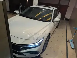 Photo - 2025 Hyundai Elantra Hybrid - Low Mileage Sedan