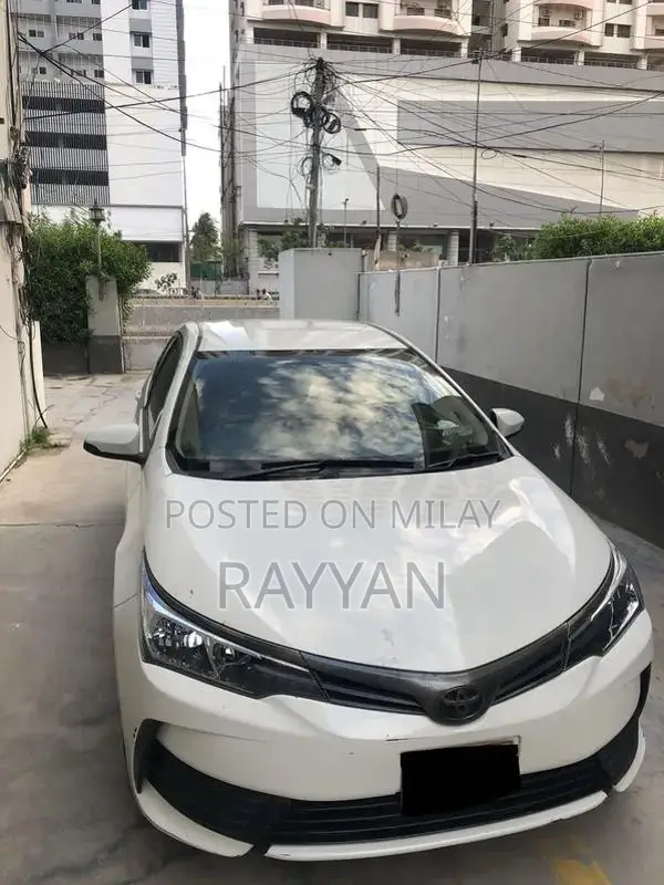 White 4-Piece Touch-Up Car Parts in Good Condition