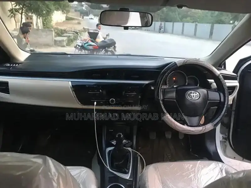 Toyota Corolla XLI Sedan - Low Mileage Reliable Sedan